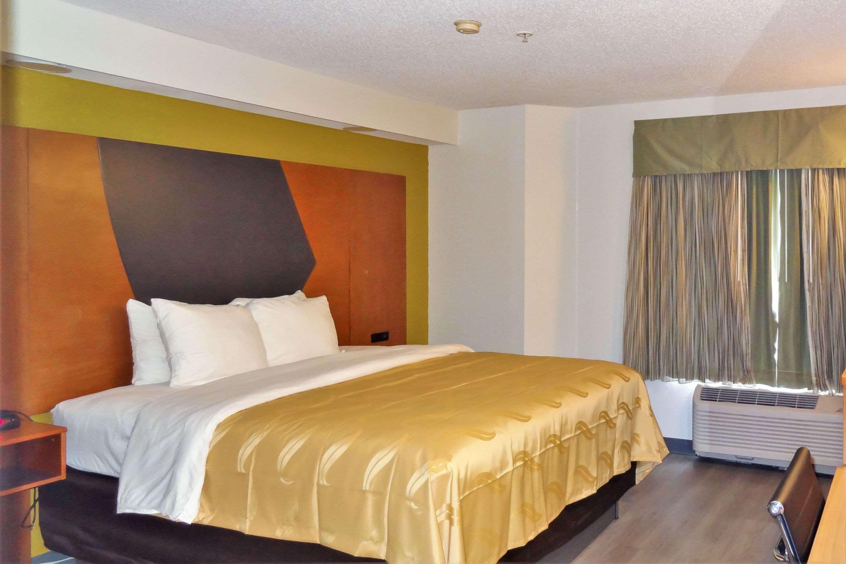 Quality Inn & Suites Raleigh North Exterior photo